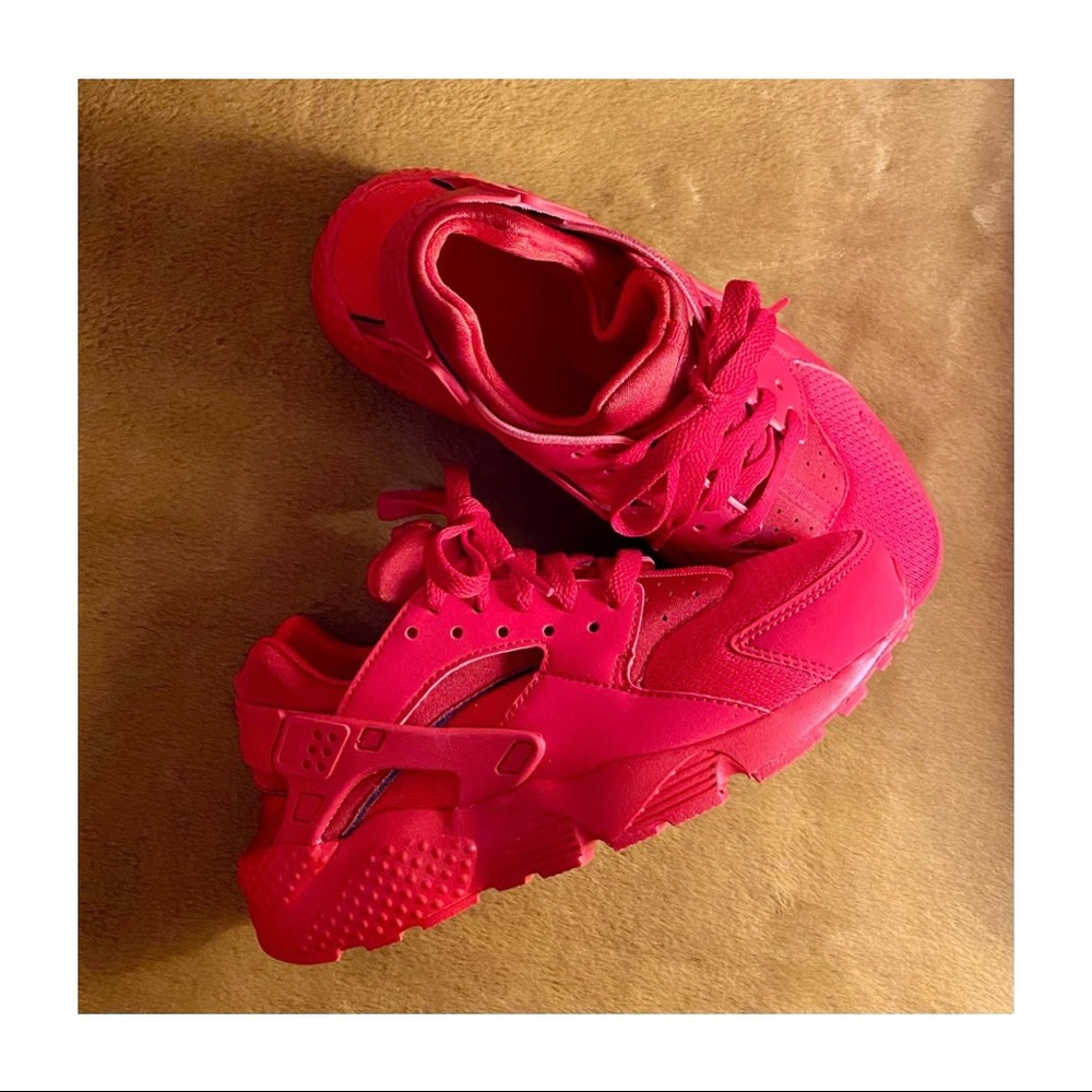 Nike Huarache (6.5 Wmn / 5 Yth)